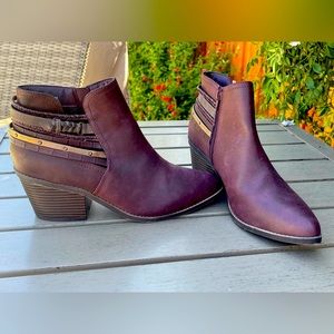 NWOT Maurices Oxblood April Braid Wrap Ankle Booties Side Zip Size 10
